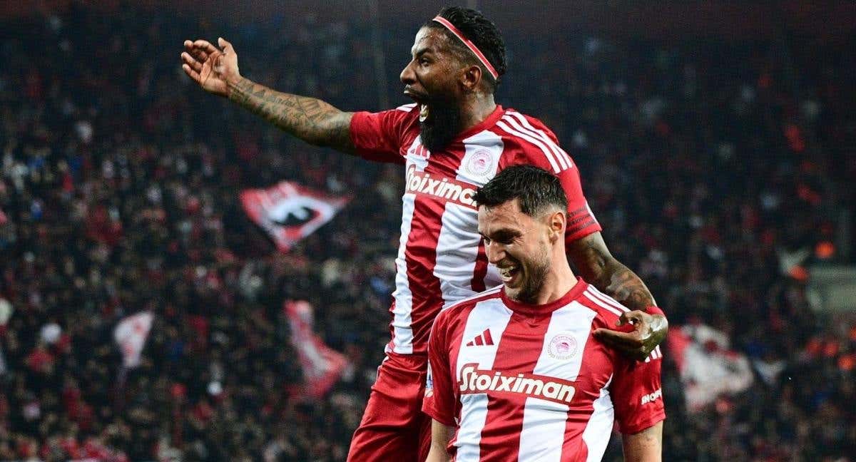 Yaremchuk celebra uno de sus dos goles./Olympiacos FC