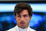 Carlos Sainz asoma la cabeza, lidera los tests y vuela respecto a su equipo el año pasado