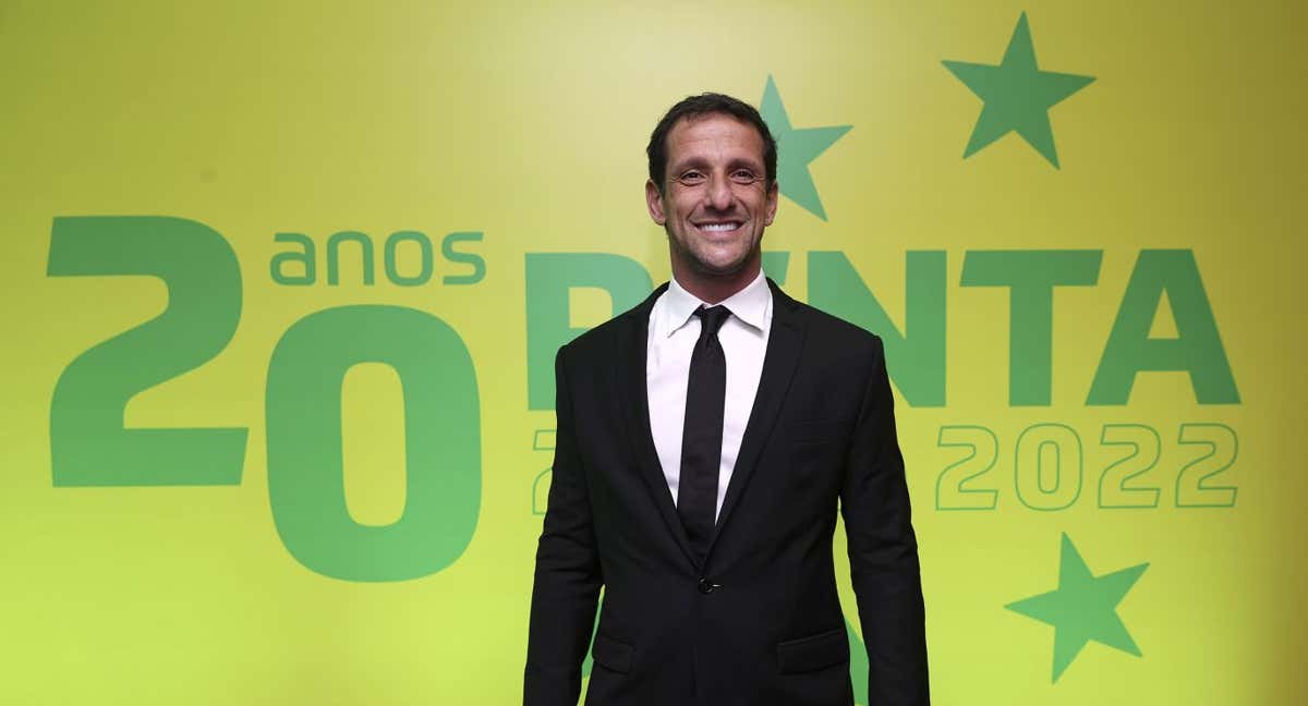 Juliano Belletti, posando, en un acto de hace dos temporadas con Brasil. /GETTY