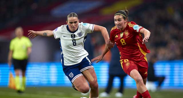 La Selección española femenina sufre la coincidencia con la Copa, pero la tendencia a la baja va más allá