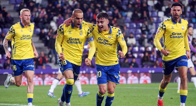 Las Palmas congela al Valladolid jugando una hora con uno menos