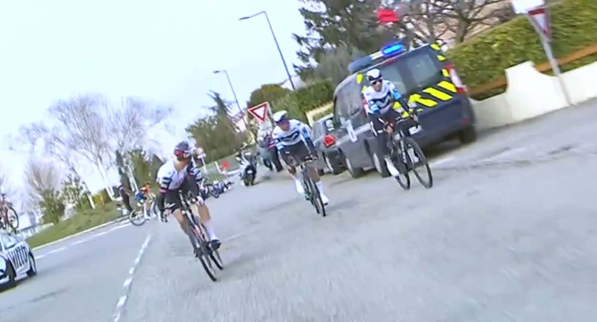 Momento de la equivocación en la Faun-Ardèche Classic. /Captura de TV de Eurosport