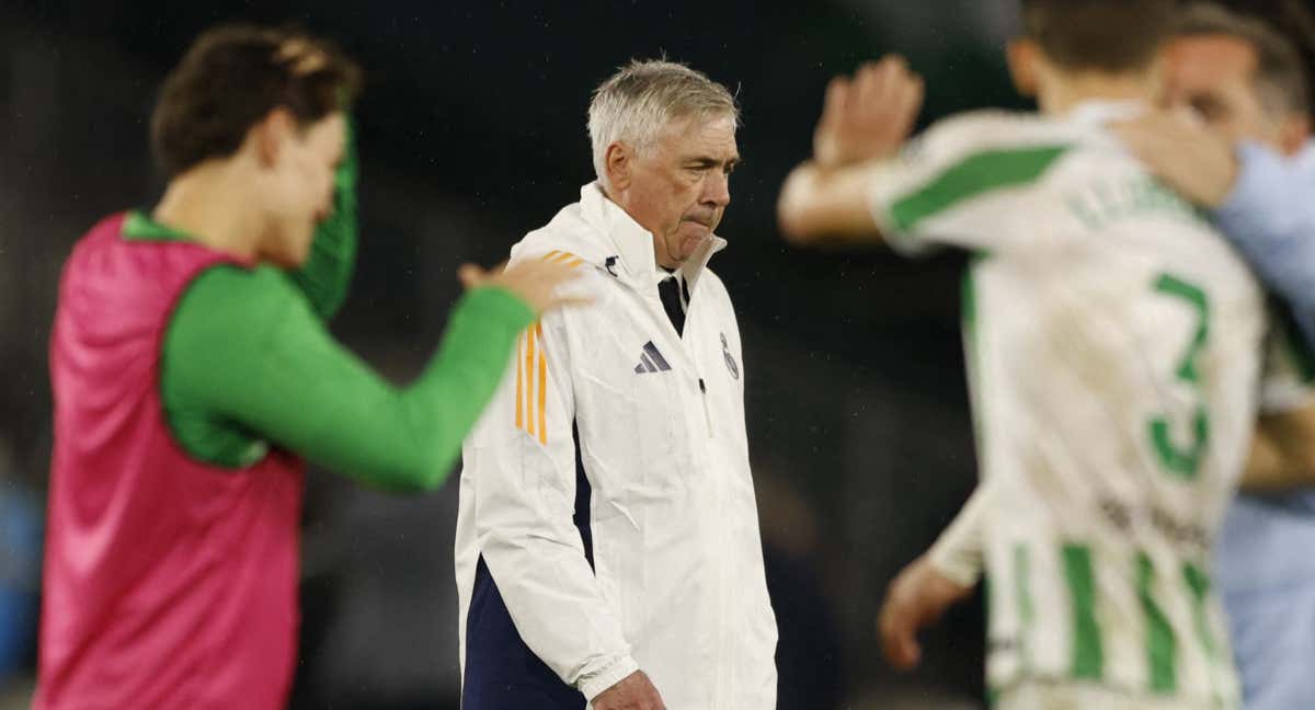 Carlo Ancelotti, tras la derrota en el Villamarín./Reuters