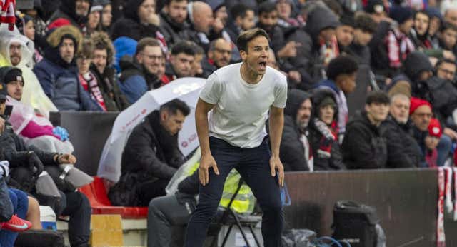 Iñigo Pérez tiene alergia a Europa, pero su lema es de un Rayo de Champions: “Ya no vienen a ser mejores que nosotros”