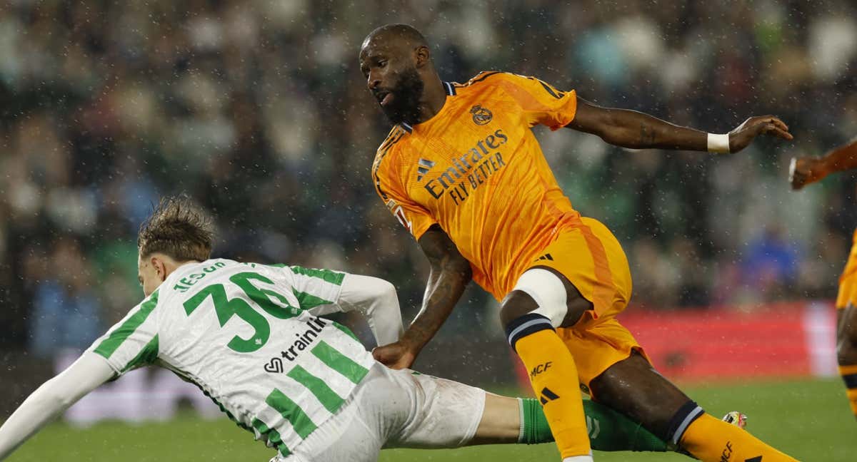 El penalti de Rüdiger sobre Jesús Rodríguez en el Villamarín./EFE