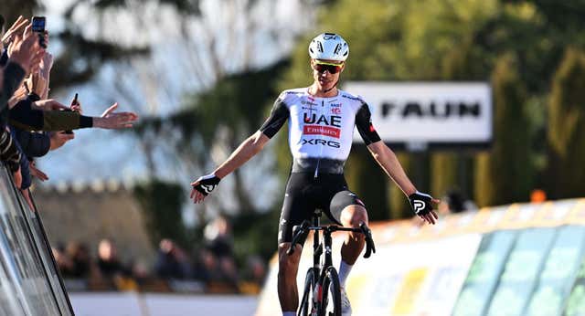 Juan Ayuso arranca ‘su’ año ganando a lo grande: ataque a 40 de meta y victoria en solitario