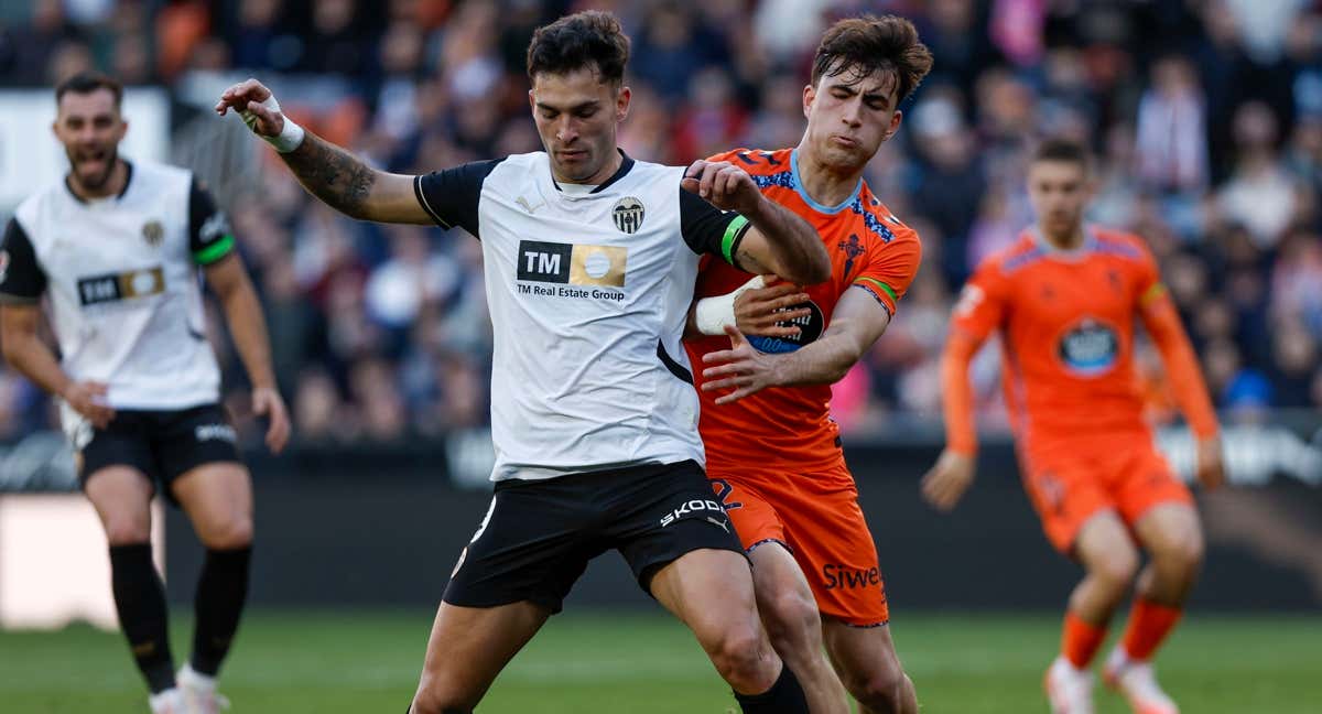 Hugo Duro, en un partido con el Valencia. E/FE