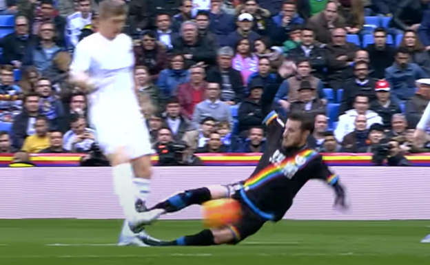 Falta de Tito sobre Kroos. LALIGA.