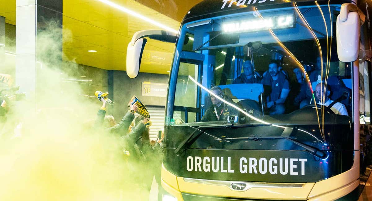 El autobús del Villarreal CF llega a La Cerámica. /Villarreal C.F