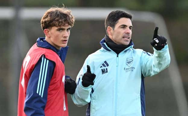 Mikel Arteta ya cuenta con Max Dowman en los entrenamientos. Getty Images