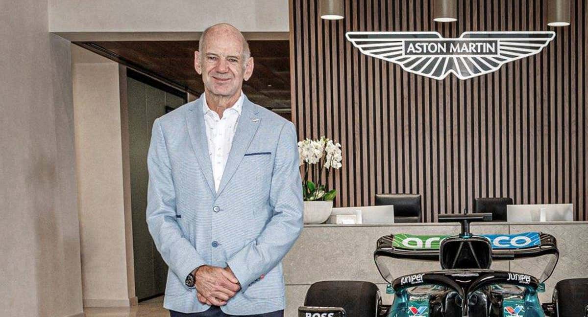 Adrian Newey, en una visita a la fábrica. /@AstonMartinF1