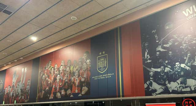 Una foto y un desprecio mundial a Javier Lozano demuestran que la huella del Rubialismo aún pervive en la RFEF
