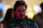 Fernando Alonso sigue 'intimidando' a la parrilla 24 años después de su debut: «Tiene uno de los mejores físicos»