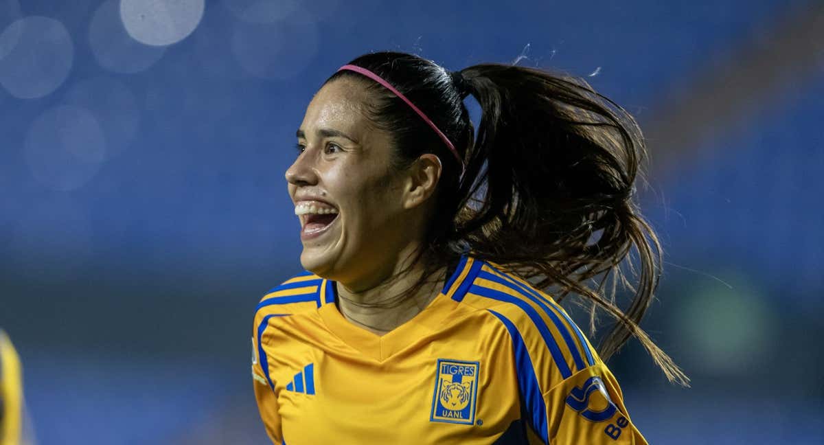 Jaqueline Ovalle celebra su golazo a pase de Jenni Hermoso.
