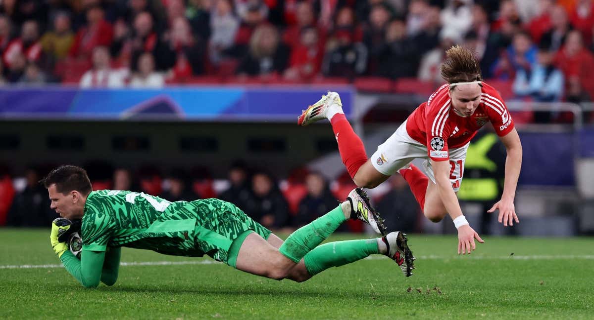 Szczesny en una acción del partido. /REUTERS