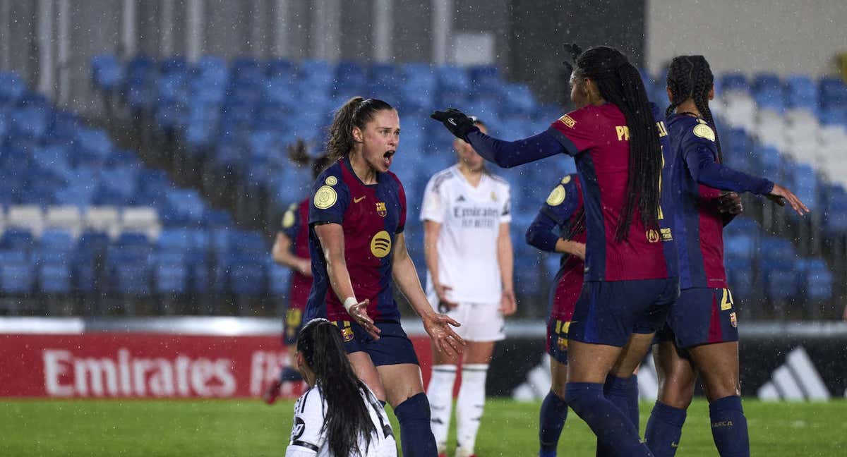 Ewa Pajor y Salma Paralluelo celebran uno de los cinco tantos que le metieron al Madrid. /Getty