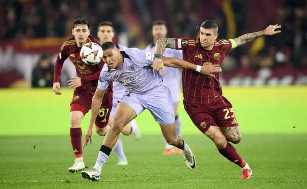 Maroan pelea con Mancini durante la primera mitad. Athletic Club