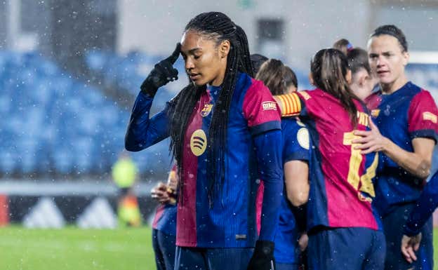 Salma Paralluelo celebrando su primer gol.  FC BARCELONA FEMENINO