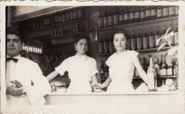 Una fotografía del bar Les Cascades antes de los años 80.  RELEVO