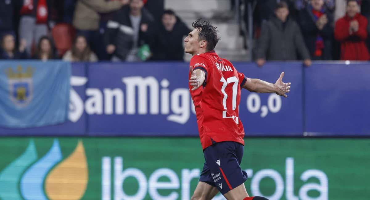 Ante Budimir celebra el gol que le convirtió en leyenda rojilla./EFE