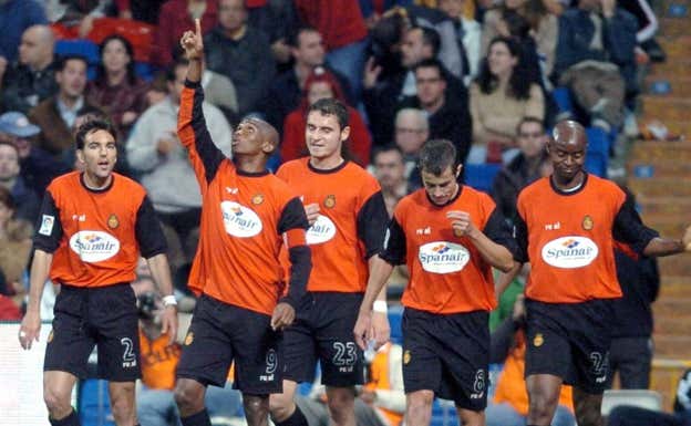 Eto'o celebra un gol en el Bernabéu.