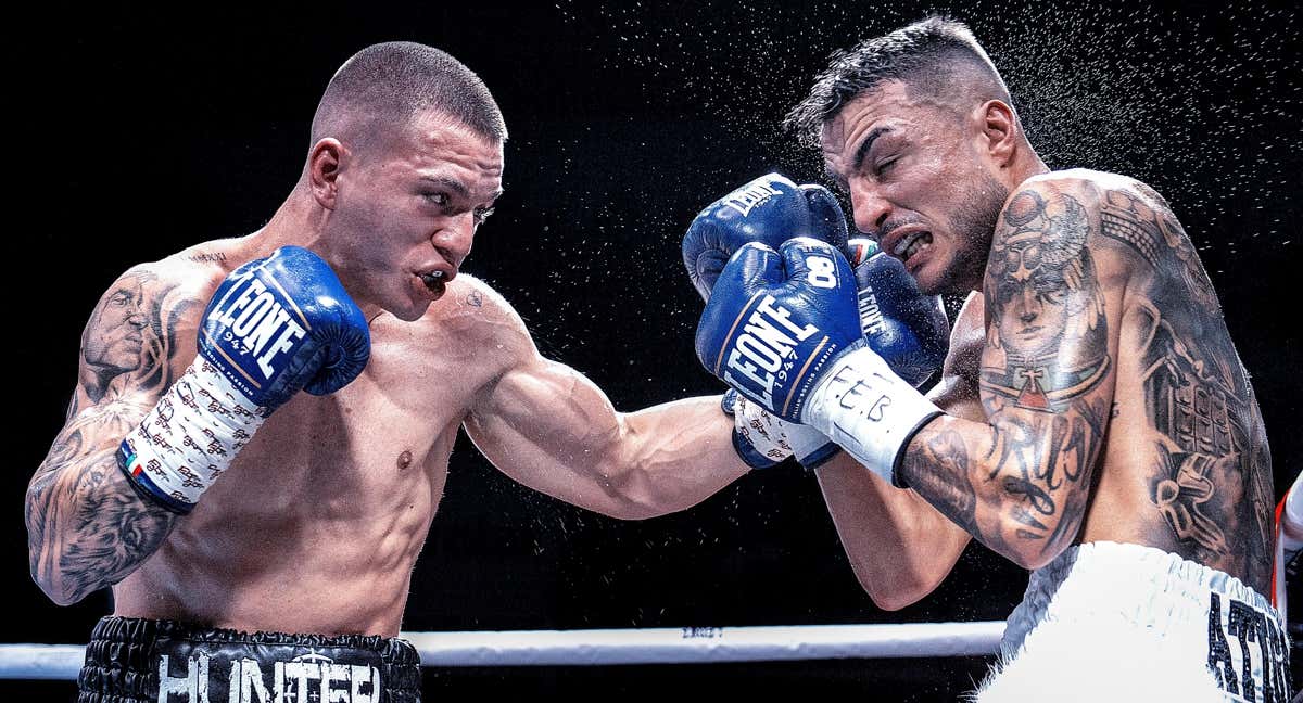 Jokin García y Brian Peláez, durante su primer combate./Pedro Ajuriaguerra/Gold Boxing Events