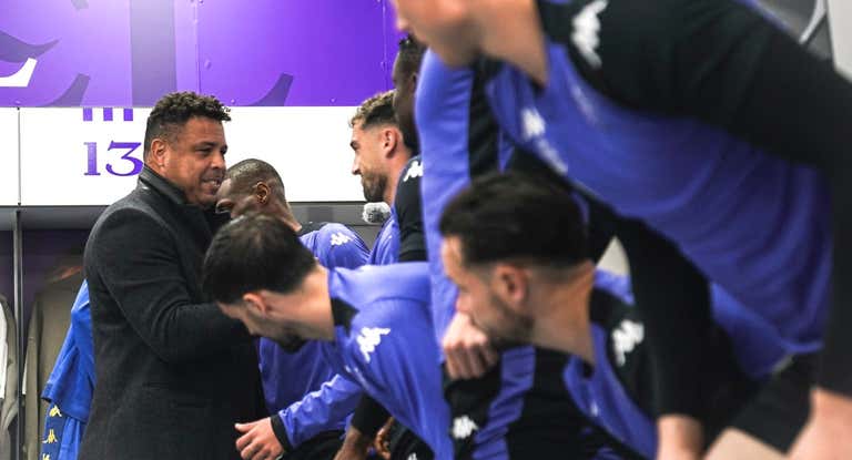 Ronaldo visitó a la plantilla.