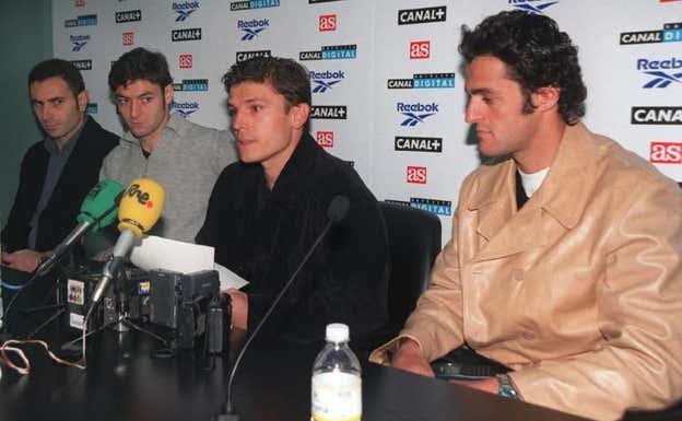 Toni, en una rueda de prensa, junto a Molina, Santi Denia y Kiko.  ABC