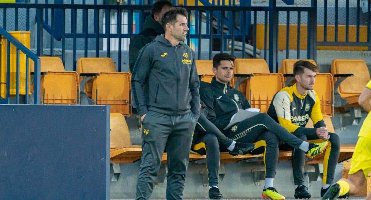 La segunda vida del David Albelda entrenador tiene palo y zanahoria: «Hay multas para todo; es serio, exigente y gran comunicador»