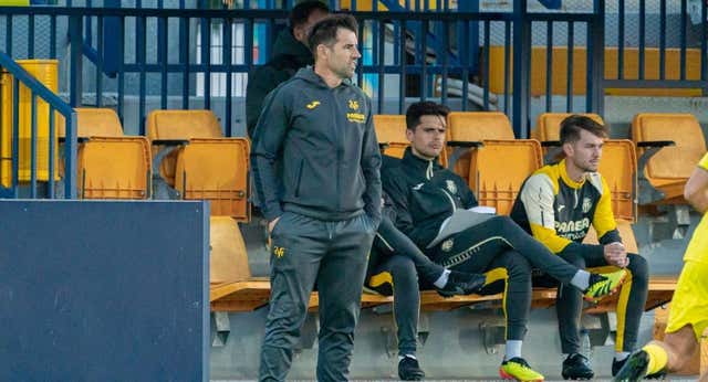La segunda vida del David Albelda entrenador tiene palo y zanahoria: «Hay multas para todo; es serio, exigente y gran comunicador»