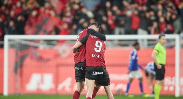 Panichelli da otro golpe en la mesa para el Mirandés ante el Oviedo