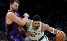 Los Celtics tiran del orgullo del campeón para bajar el suflé de los imparables Lakers de LeBron James y Luka Doncic