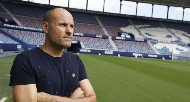 Mateu Lahoz siembra la duda sobre el sistema de ascensos: “Las sagas padres, abuelos y demás árbitros suelen llegar…”