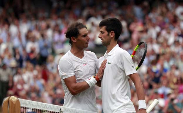 Nadal y Djokovic, tras la semifinal de Wimbledon 2018 que ganó el serbio.  FE/EPA/ANDREW COULDRIDGE
