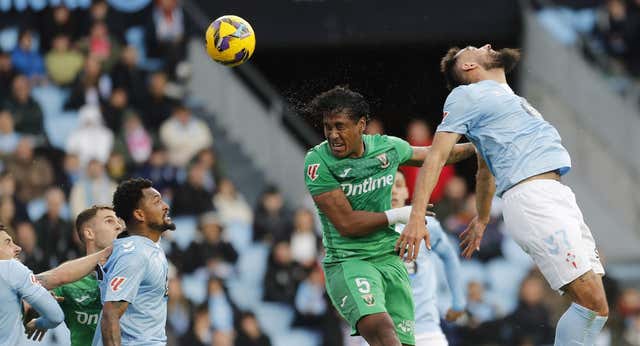 Renato Tapia se harta y aclara que no se fue del Celta por dinero: “No te dejes engañar”