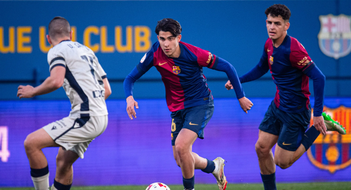 Toni Fernández y Sergi Domínguez durante el partido contra Osasuna Promesas./FCB