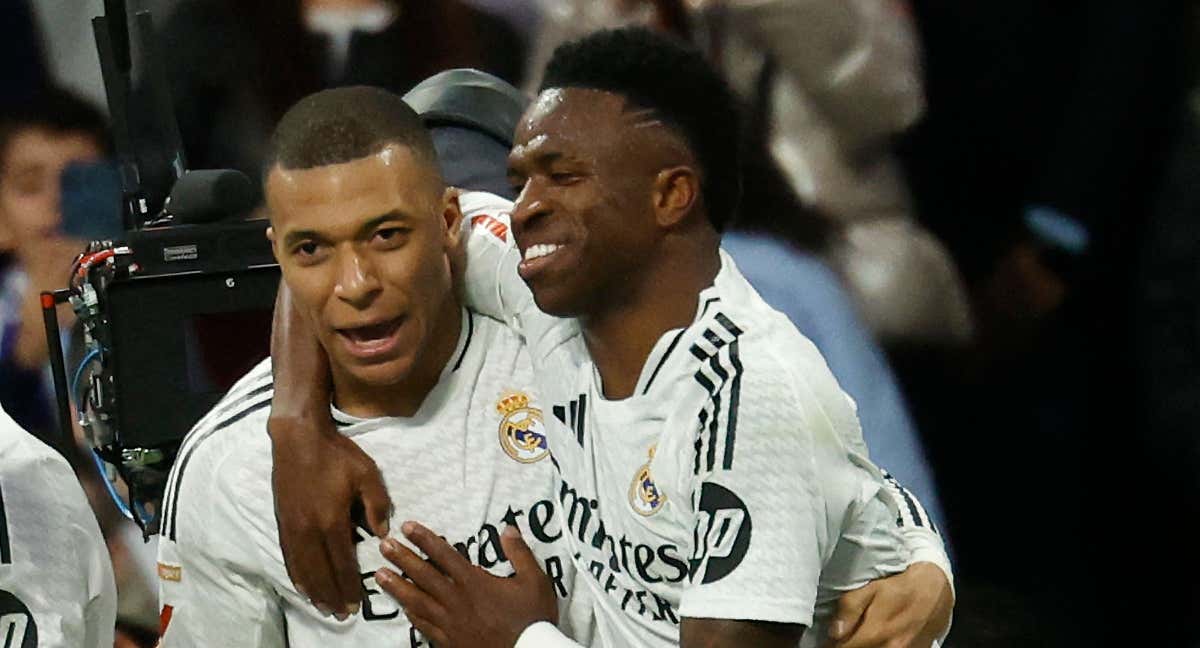 Mbappé y Vinicius celebran juntos un gol./AFP