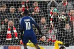 Los penaltis hacen justicia para Luis Enrique, que apea al 'favorito' Liverpool y mete a su PSG en cuartos de final
