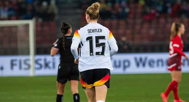 La jugadora alemana del Bayern de Múnich que se vio obligada a ‘borrar’ su apellido por ser objeto de propaganda neonazi