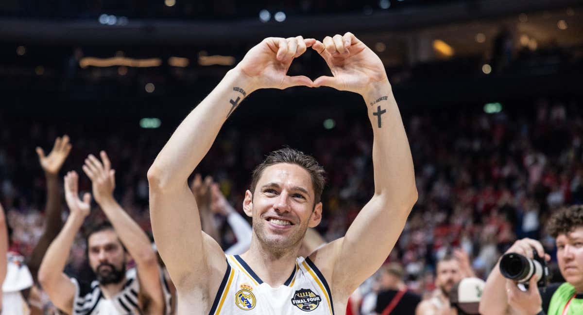 Fabien Causeur celebra la Euroliga con el Real Madrid./GETTY