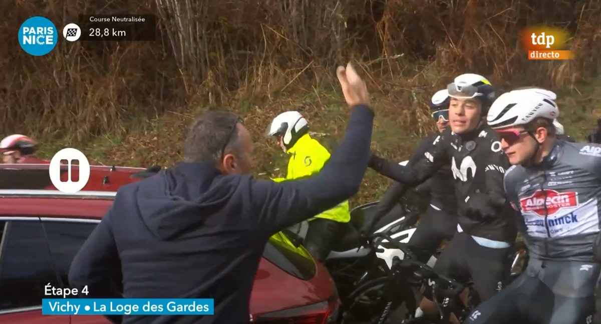 Iván Romeo, en su encontronazo con los organizadores de la París-Niza. /Teledeporte/RTVE