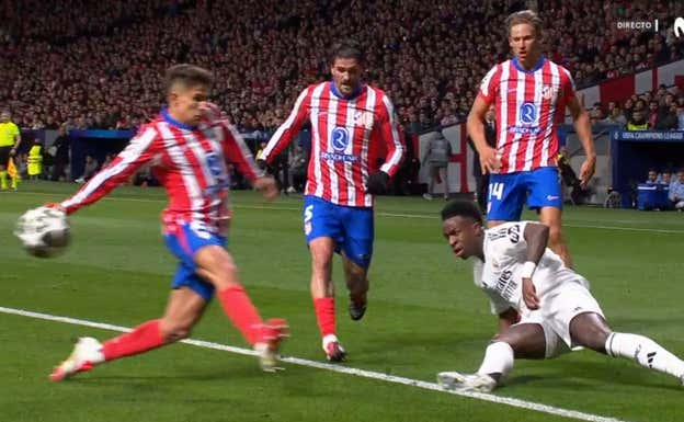La posible mano de Giuliano Simeone.