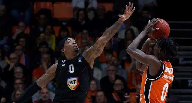 Un sólido Valencia Basket se impone al Cluj-Napoca y se cita en semis con el Hapoel Tel Aviv