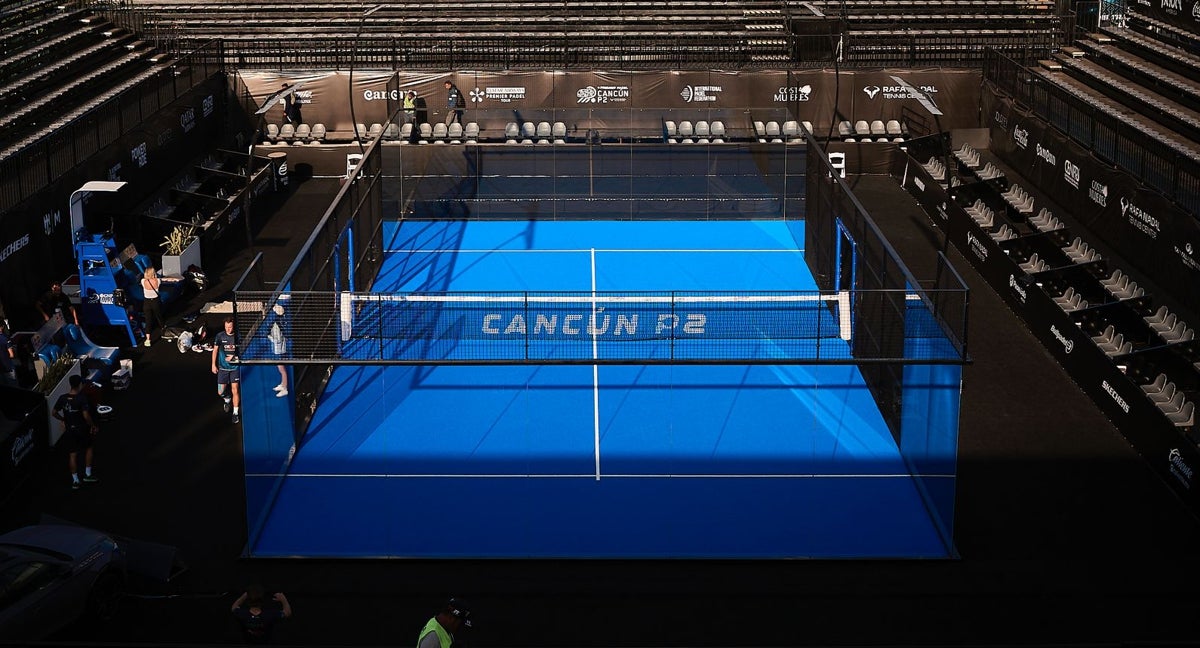 Pista central del Premier Padel de Cancún.