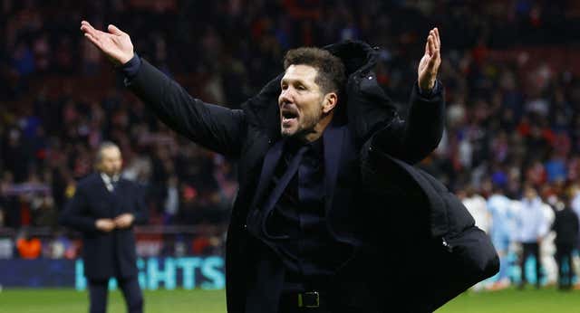 Simeone, a gritos en sala de prensa: «¡Que levante la mano quién vio que Julián tocó dos veces!»
