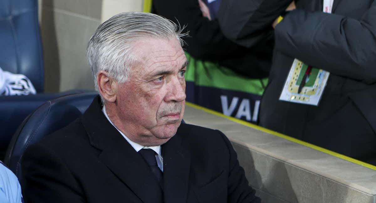 Ancelotti, pensativo durante el Villarreal - Real Madrid./EP