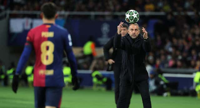 Hansi Flick se compadece del penalti de Julián Álvarez y saca la bola de cristal con Gavi: «Estará en el Mundial del 2026»