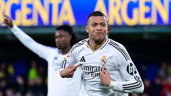 Mbappé celebra su primer gol al Villarreal. /