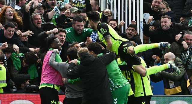El cohete de Pellegrini se dispara con la ayuda de Dmitrovic