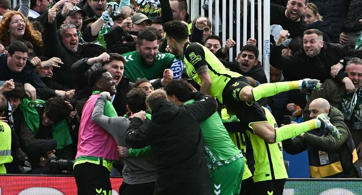 El cohete de Pellegrini se dispara con la ayuda de Dmitrovic
